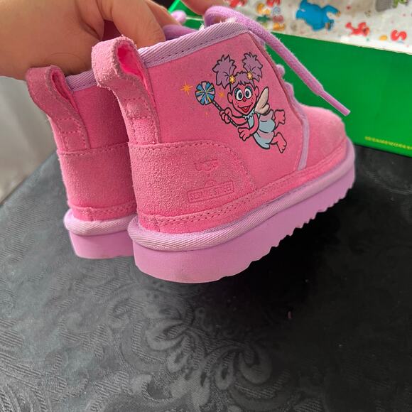 Ugg x Sesame Street neumel boots pink 9 toddler - Picture 3 of 15